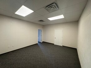 808 S Blue Mound Rd, Fort Worth, TX for lease Interior Photo- Image 2 of 5