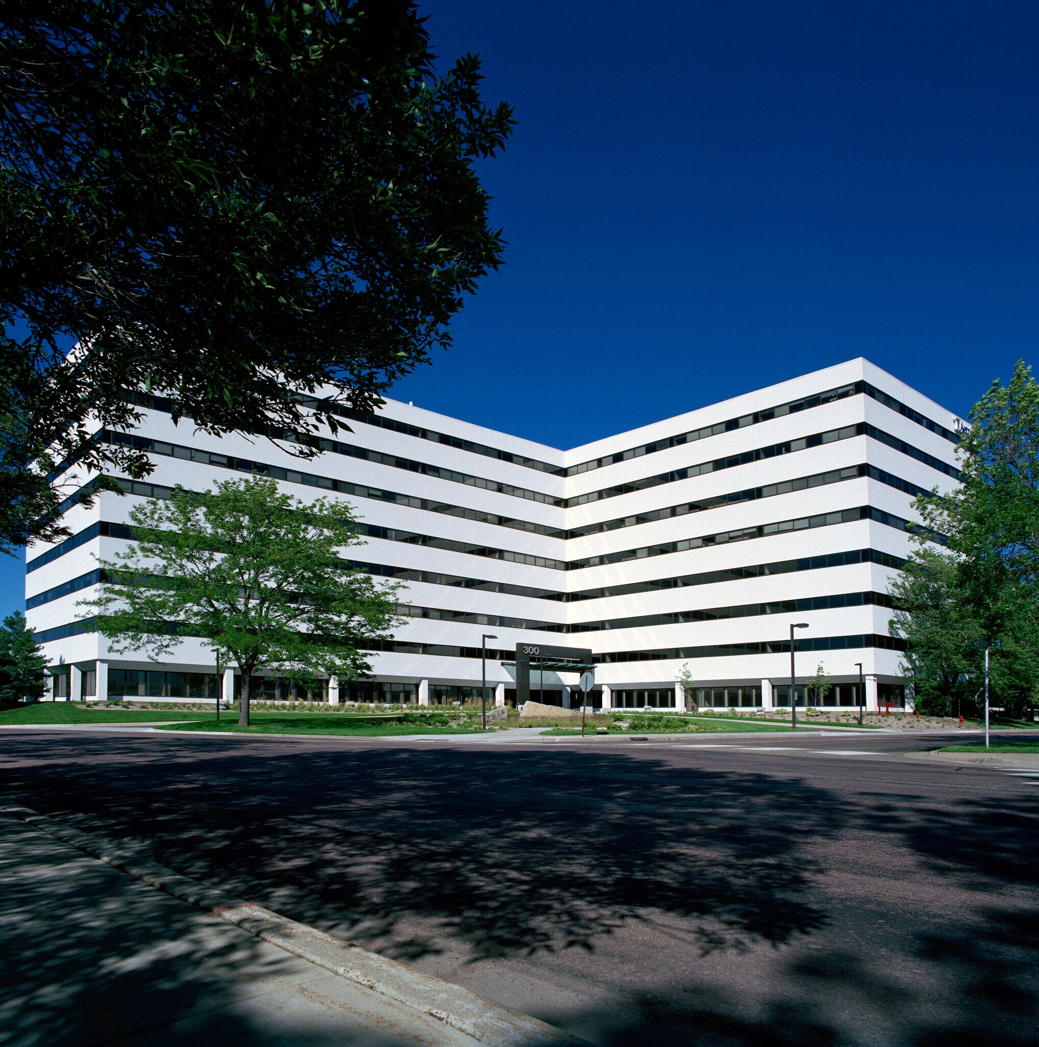 300 Highway 169 S, Saint Louis Park, MN for lease Building Photo- Image 1 of 5