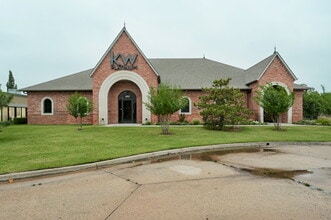 4509-4513 Memorial Cir, Oklahoma City, OK for lease Interior Photo- Image 1 of 13