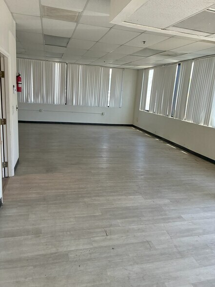 10312 Norris Ave, Pacoima, CA à louer - Photo du bâtiment - Image 2 de 12