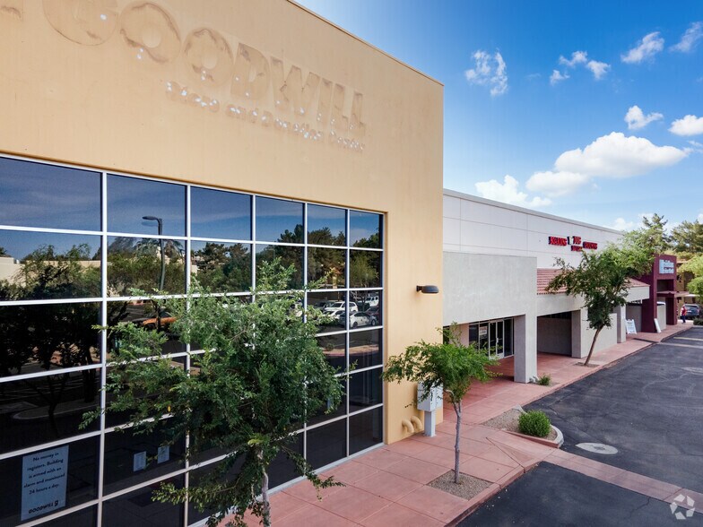 868 N Gilbert Rd, Gilbert, AZ à louer - Photo du bâtiment - Image 3 de 26