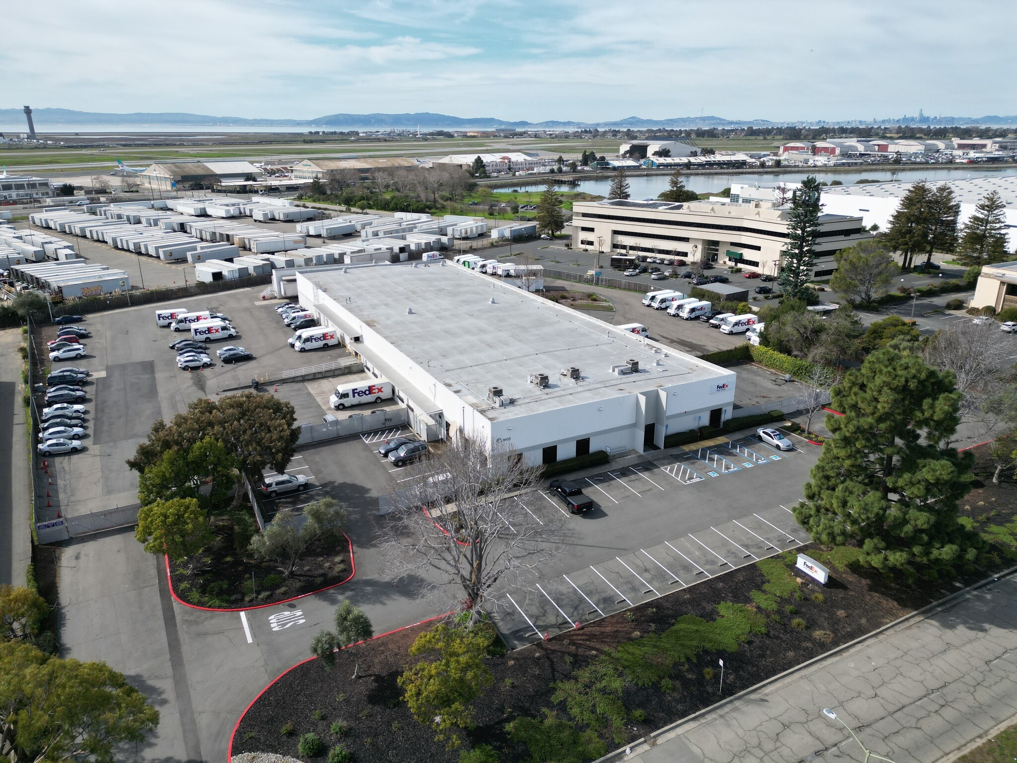 8455 Pardee Dr, Oakland, CA for lease Building Photo- Image 1 of 6