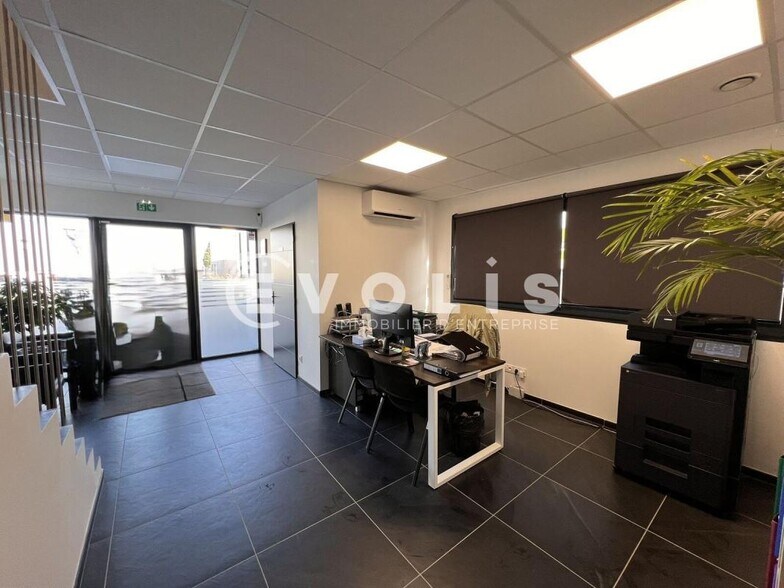 Industrial in Pompignac for lease - Interior Photo - Image 2 of 7