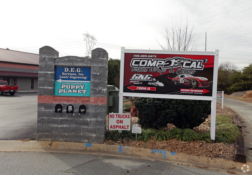 7804 Commerce Dr, Denver, NC for lease - Building Photo - Image 3 of 4