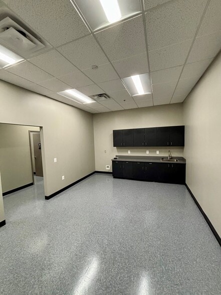 4625 Hollins Ferry Rd, Halethorpe, MD à louer - Photo du bâtiment - Image 2 de 16