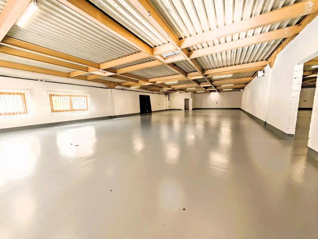 Industrial in Croissy-Beaubourg for lease Building Photo- Image 1 of 9