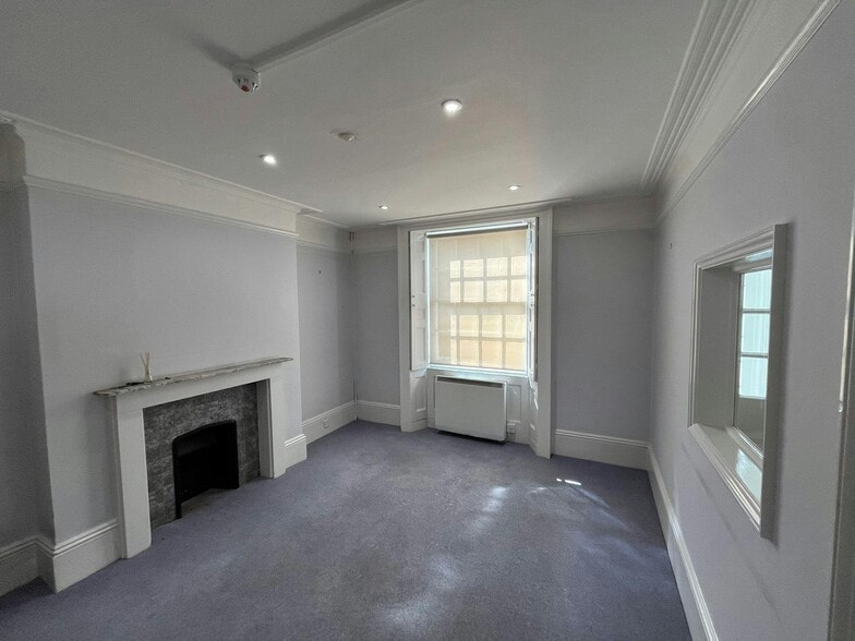 10-11 Easton St, High Wycombe for sale - Interior Photo - Image 3 of 13