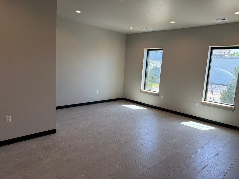 15 6th st, Edmond, OK for lease - Building Photo - Image 3 of 4