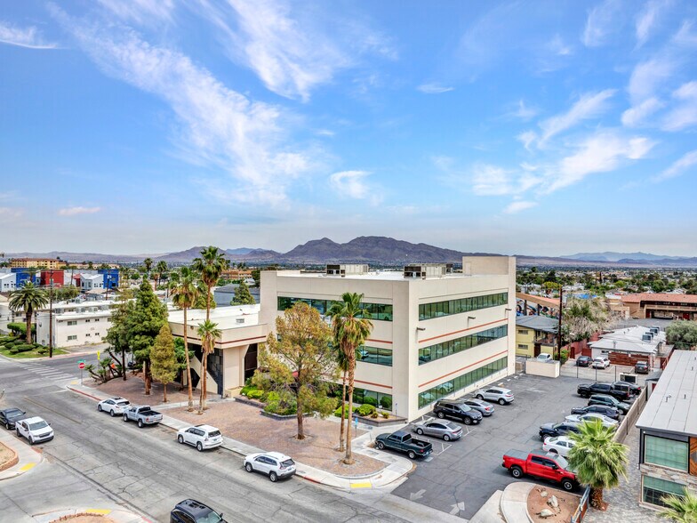 1100 E Bridger Ave, Las Vegas, NV à vendre - Photo du bâtiment - Image 2 de 10