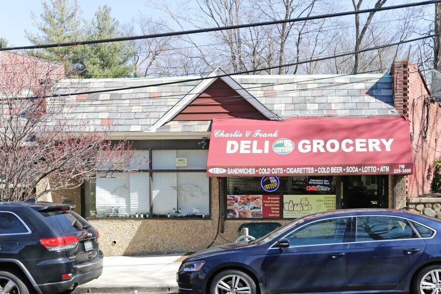 4225 235th St, Little Neck, NY à louer - Photo du bâtiment - Image 2 de 7