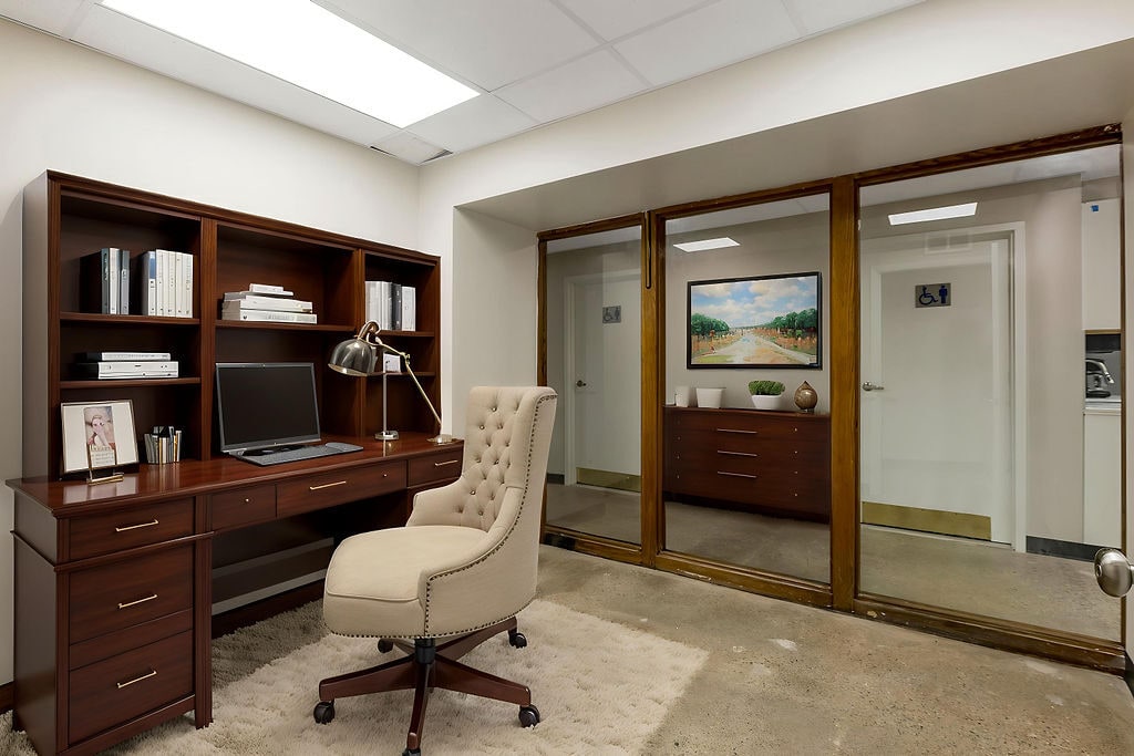 2330 Victory Pky, Cincinnati, OH for lease Interior Photo- Image 1 of 12