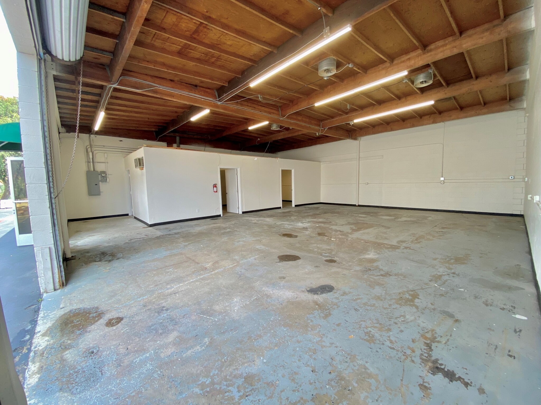 5835-5841 Mission Gorge Rd, San Diego, CA for lease Interior Photo- Image 1 of 4