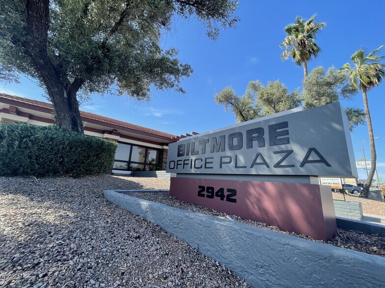 2942 N 24th St, Phoenix, AZ à vendre - Photo du bâtiment - Image 1 de 12
