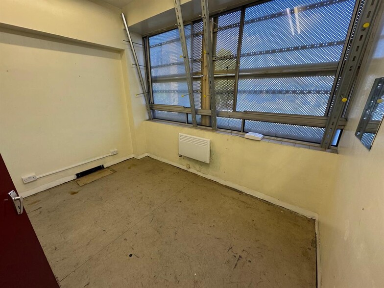 194-196 South Street, Romford for lease - Building Photo - Image 3 of 16