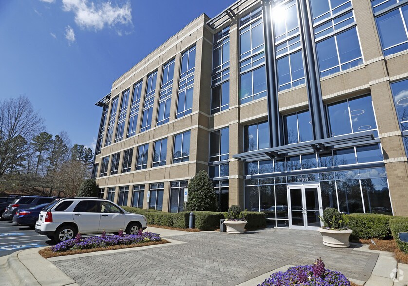 1201 Edwards Mill Rd, Raleigh, NC à louer - Photo du bâtiment - Image 3 de 9
