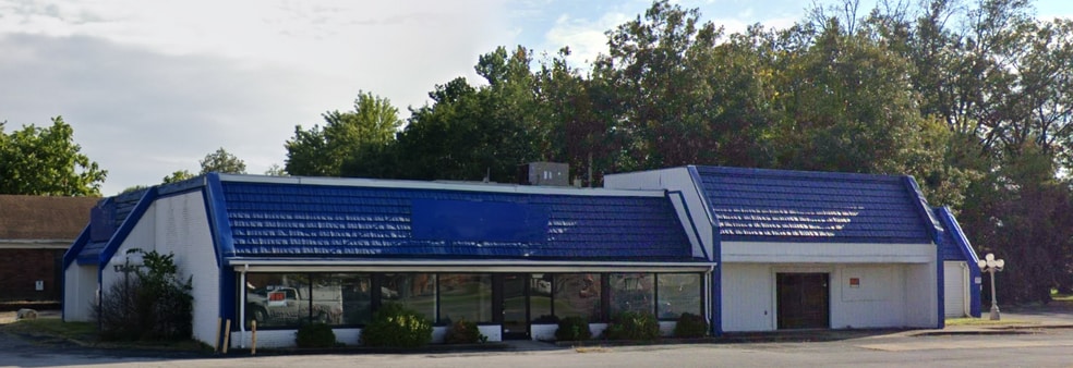 1002 W Main St, Benton, IL for sale - Building Photo - Image 1 of 1