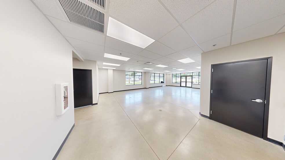 701 E Wayne St, Fort Wayne, IN for lease - Building Photo - Image 3 of 13