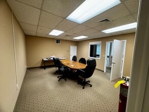 456 US Highway 22 W, Readington, NJ à louer Photo intérieure- Image 2 de 7