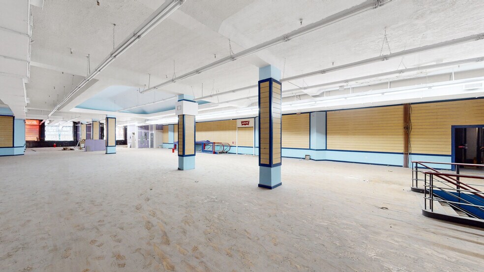 16215 Jamaica Ave, Jamaica, NY à louer - Photo du bâtiment - Image 2 de 5