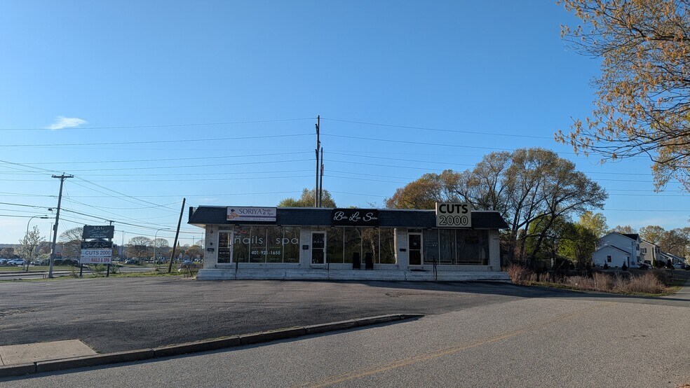 650 Greenwich Ave, Warwick, RI à vendre - Photo du bâtiment - Image 2 de 8