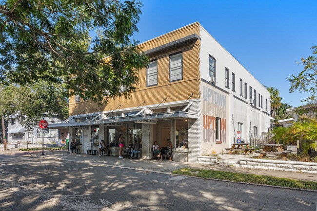 Plus de détails pour 6 Studios + House + Ground Floor Retail – Commerce de détail à vendre, Saint Petersburg, FL