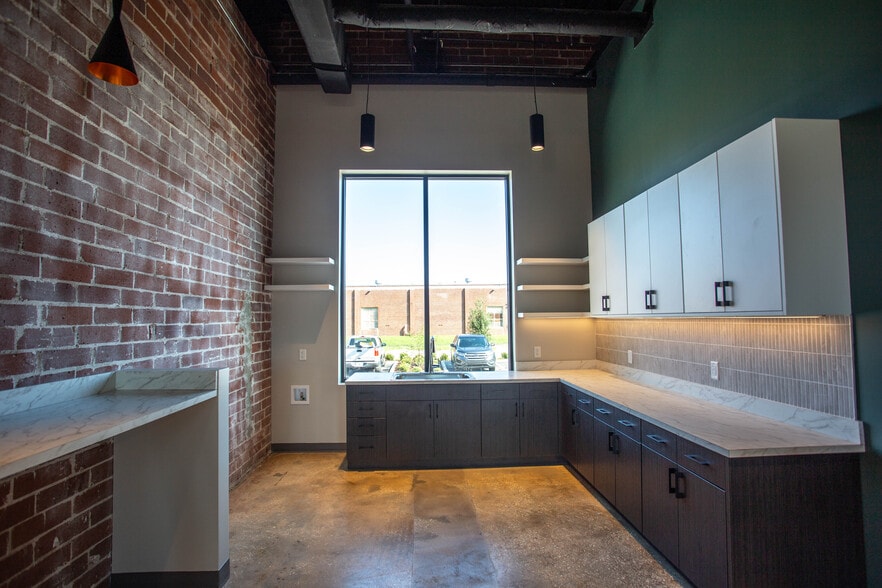 1900 Diversified Way, Orlando, FL for lease - Building Photo - Image 3 of 9
