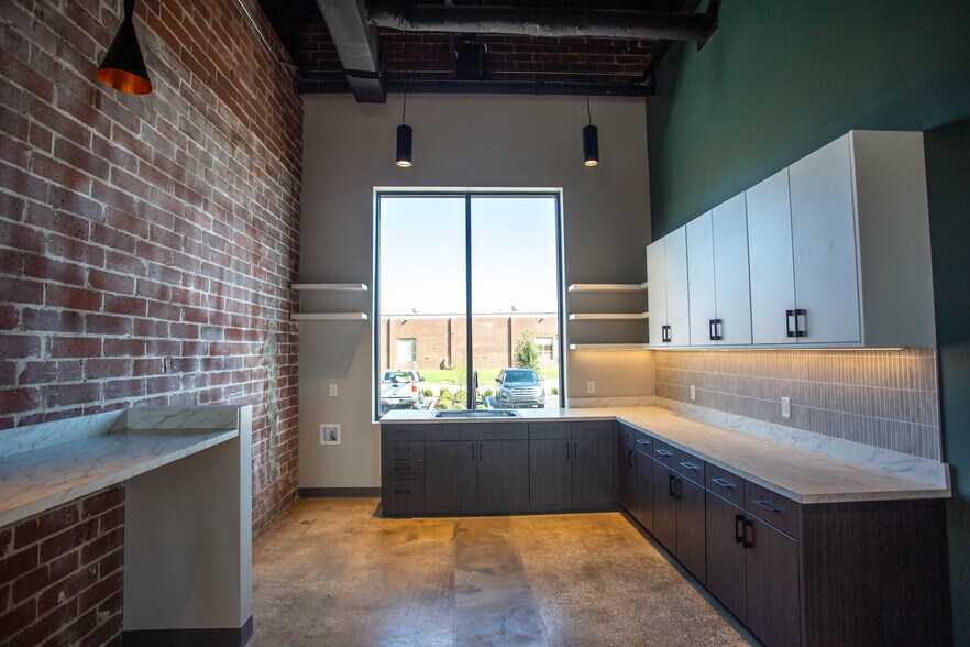 1900 Diversified Way, Orlando, FL à louer - Photo du bâtiment - Image 2 de 9