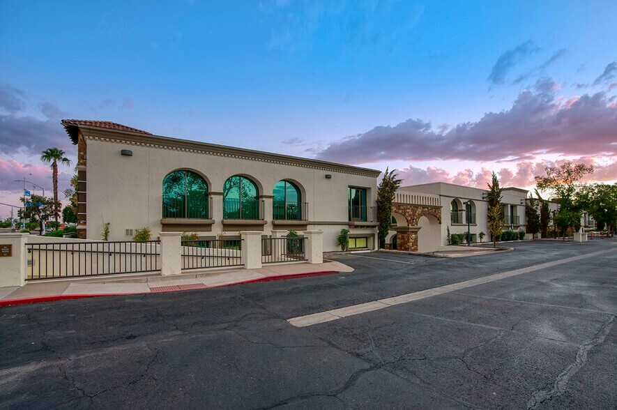 11000 N Scottsdale Rd, Scottsdale, AZ à louer - Photo du bâtiment - Image 2 de 10