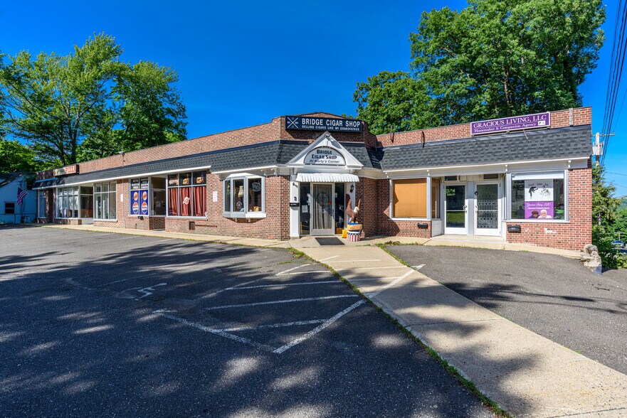 147 Quinn St, Naugatuck, CT à vendre - Photo du bâtiment - Image 2 de 6