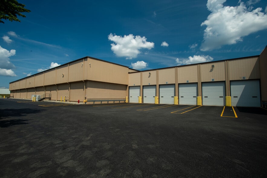 195 Raritan Center Pky, Edison, NJ for lease - Building Photo - Image 3 of 4