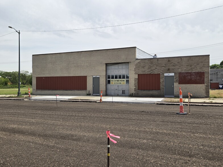 300 Territorial Rd, Benton Harbor, MI for lease - Building Photo - Image 1 of 14