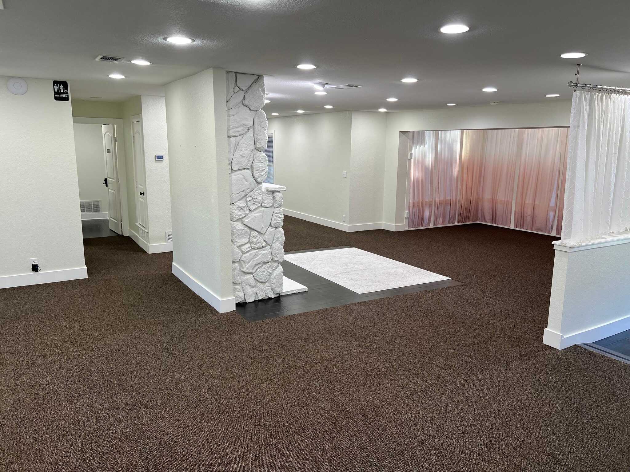 6856 Boulevard 26, Richland Hills, TX for lease Interior Photo- Image 1 of 6