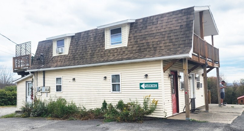 Crosstown Highway portfolio of 4 properties for sale on LoopNet.ca - Building Photo - Image 2 of 4