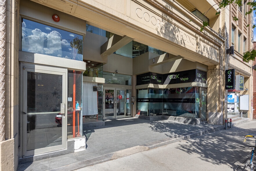 3981 Boul Saint-Laurent, Montréal, QC à louer - Photo du bâtiment - Image 3 de 4