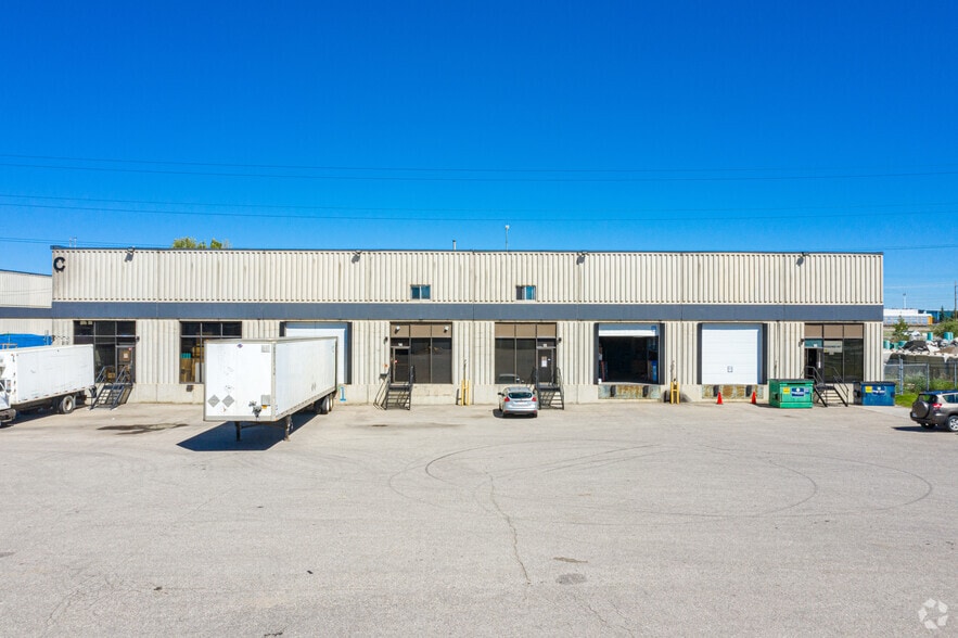 4216 54th Ave SE, Calgary, AB for sale - Primary Photo - Image 1 of 1