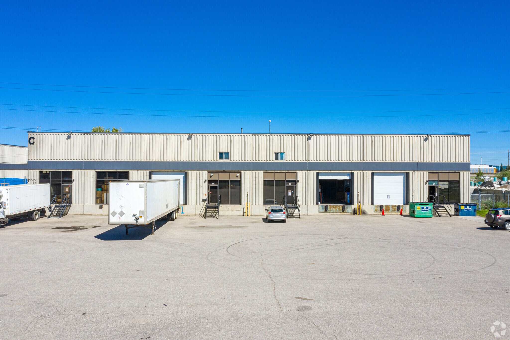 4216 54th Ave SE, Calgary, AB à vendre Photo principale- Image 1 de 1