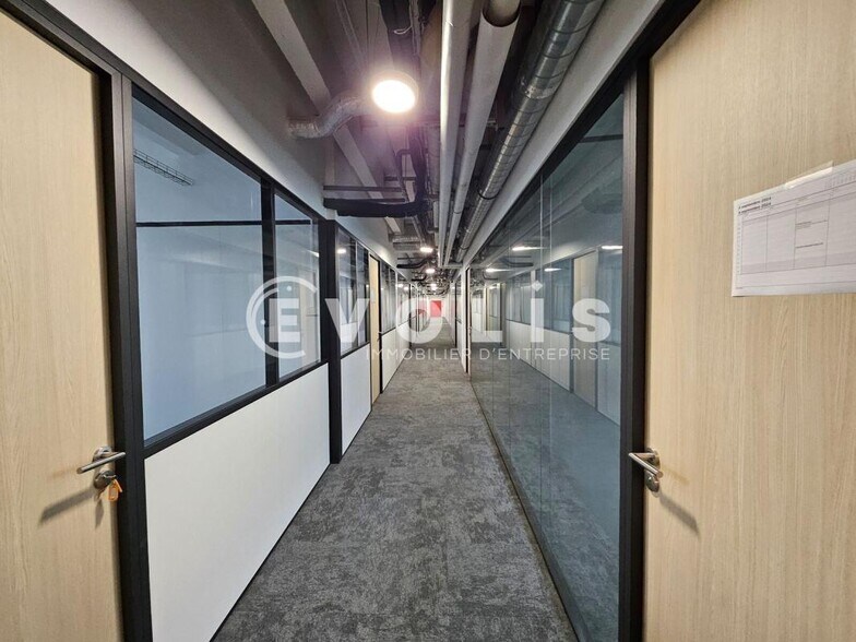 70 Rue Jean Bleuzen, Vanves à louer - Photo du bâtiment - Image 3 de 51