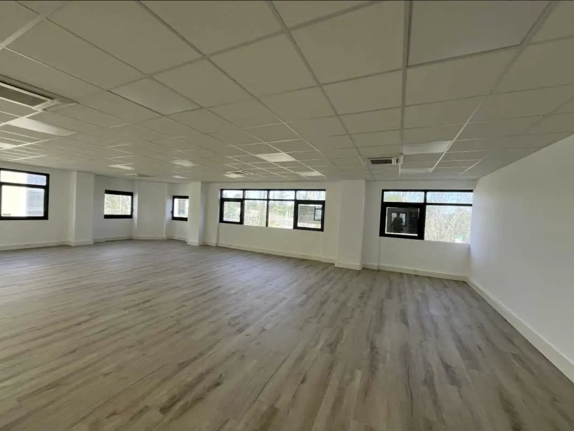 350 Avenue Jean-René Guillibert Gautier De La Lauzière, Aix-en-Provence for lease Interior Photo- Image 1 of 2