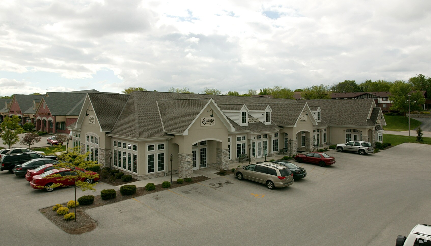 1300 Capitol Dr, Pewaukee, WI for lease Primary Photo- Image 1 of 7