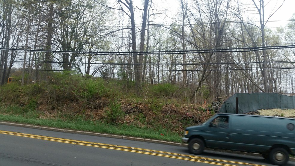 3116 E Main St, Cortlandt Manor, NY à louer - Photo du bâtiment - Image 3 de 5