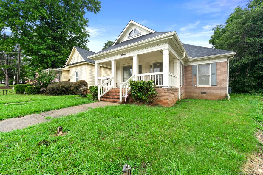 5398 E Mountain St, Stone Mountain, GA à louer - Photo du bâtiment - Image 2 de 14