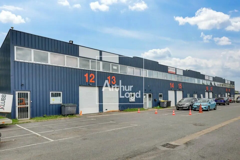 Flex in Chilly-Mazarin for lease Building Photo- Image 1 of 13