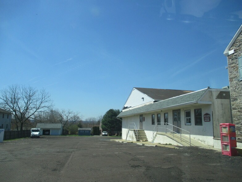 313 Main St, Red Hill, PA à louer - Photo du bâtiment - Image 3 de 30