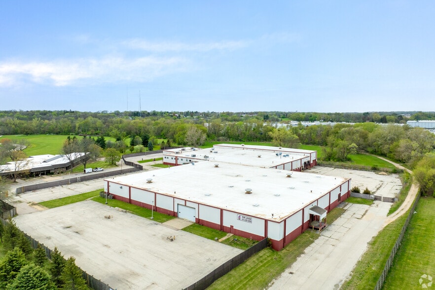 4750 Hiawatha Dr, Rockford, IL for sale - Building Photo - Image 1 of 6