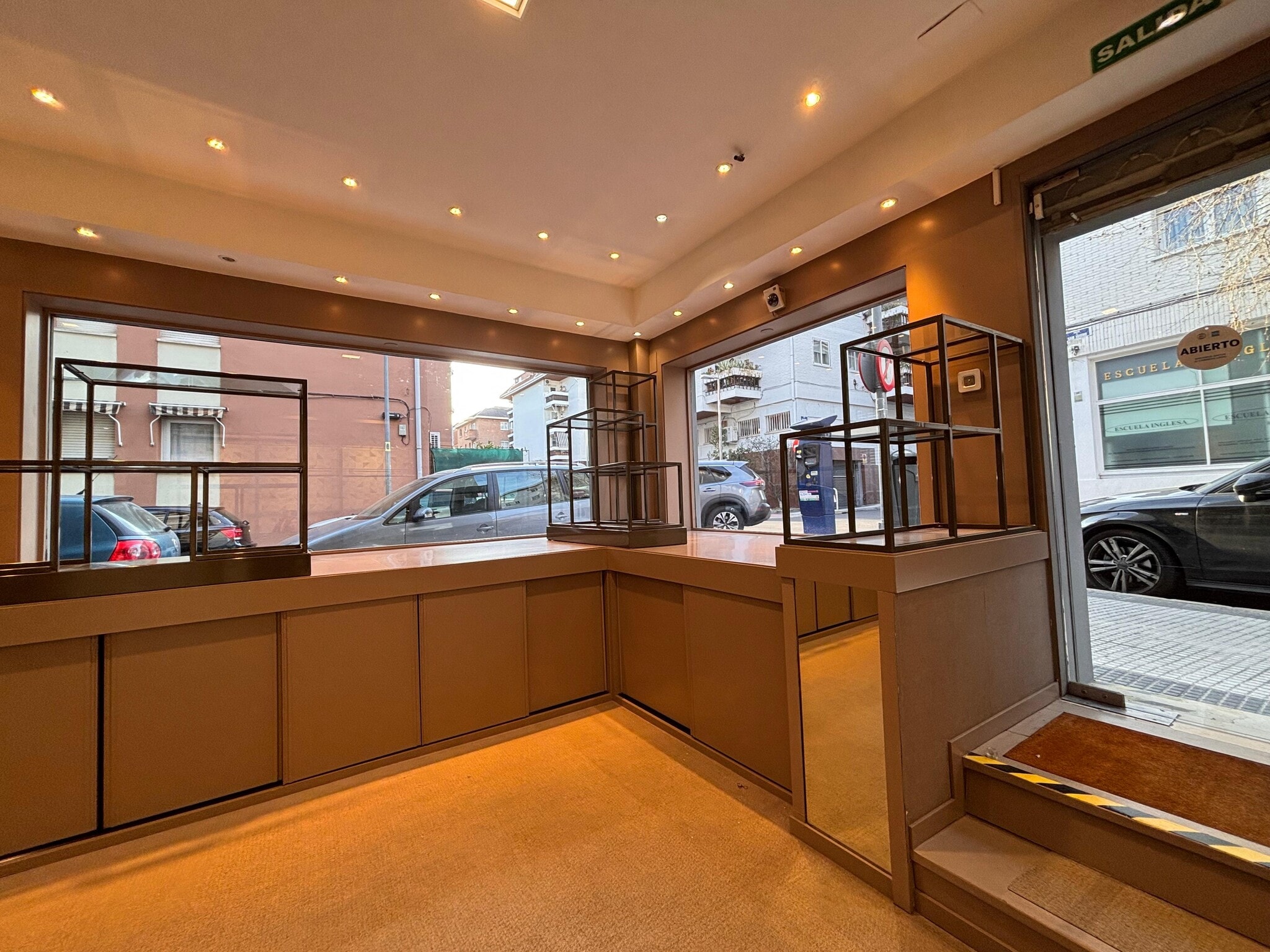 Avenida de España, 18, Majadahonda, Madrid for lease Interior Photo- Image 1 of 8