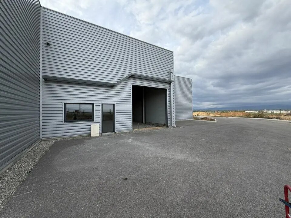 Flex in Valence for sale Building Photo- Image 1 of 8