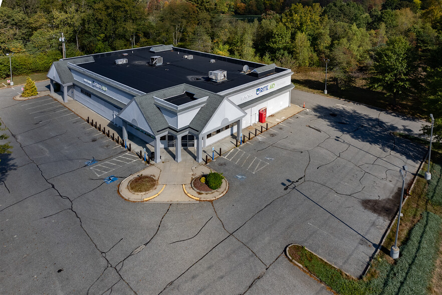 10 Main St, Winchester, NH à louer - Photo du bâtiment - Image 2 de 15