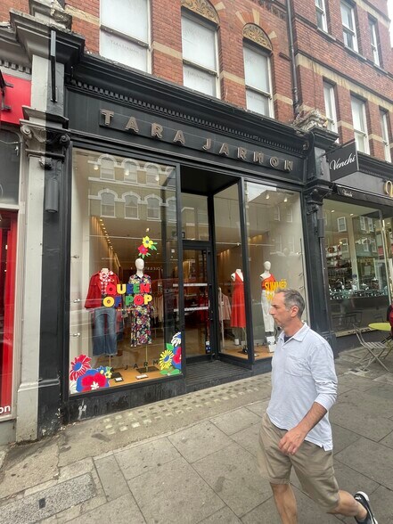 66 Hampstead High St, Londres à louer - Photo du bâtiment - Image 2 de 4