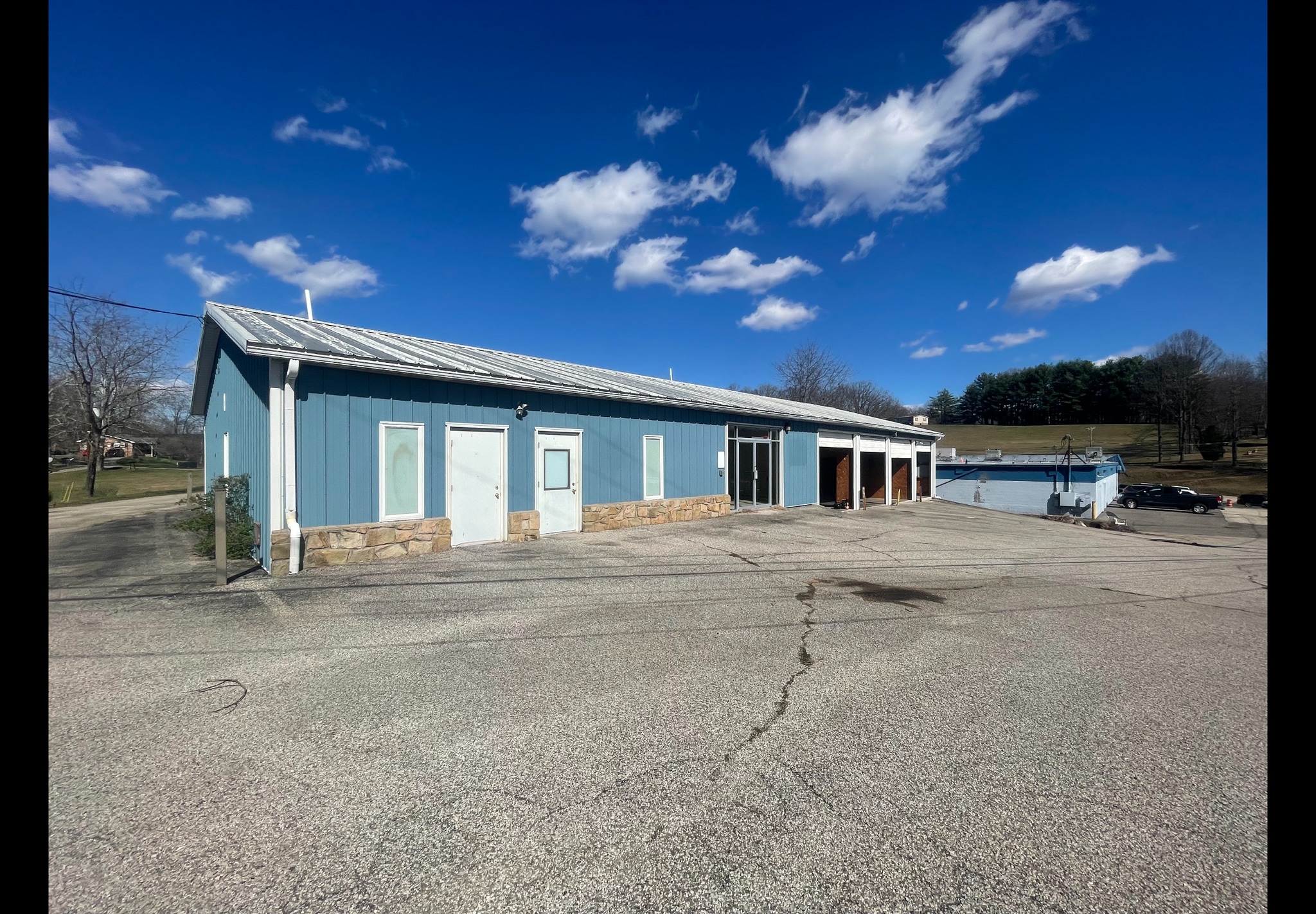 6417 Sissonville Dr, Charleston, WV à vendre Photo du bâtiment- Image 1 de 17