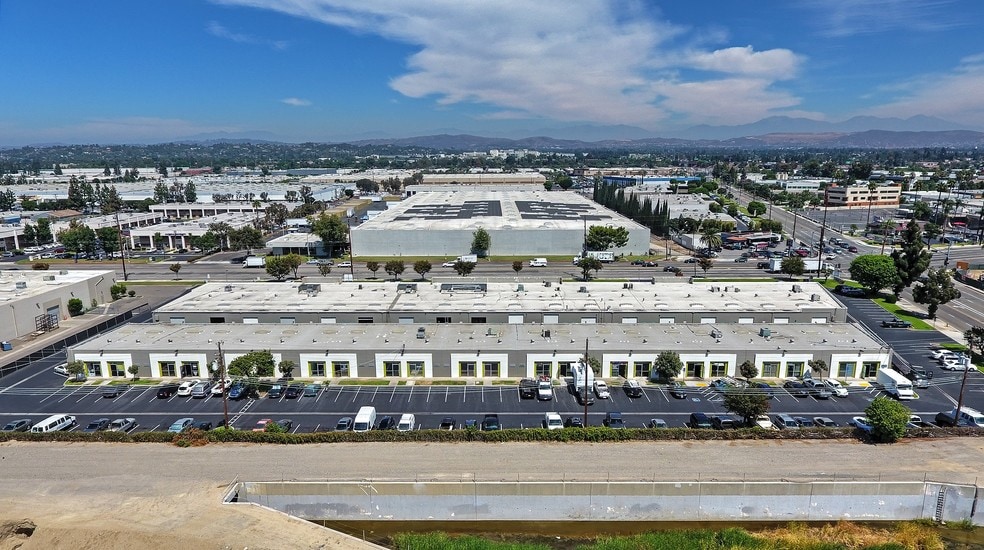 2350-2384 E Orangethorpe Ave, Anaheim, CA for lease - Building Photo - Image 3 of 7